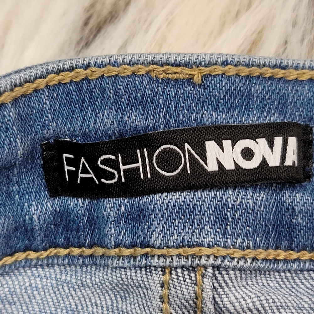 Fashion Nova distressed jeans size 3 - Picture 9 of 10